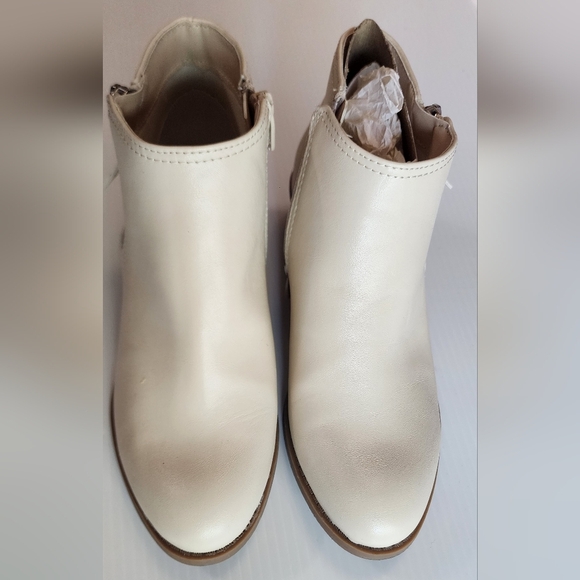 Arizona Jean Company Shoes - Arizona Jean Company Cream Ankle Boots with Minimalist Design